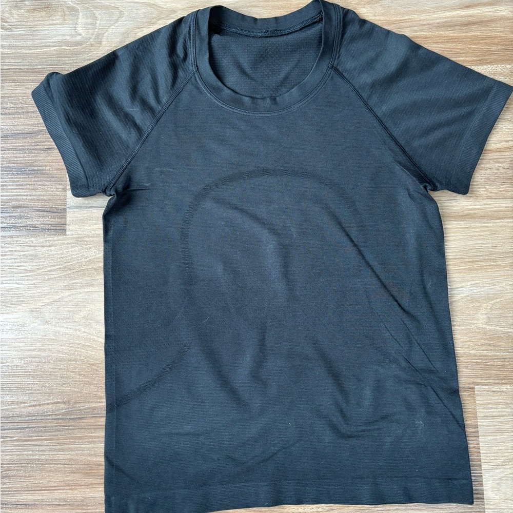 Lululemon Swiftly running length (shorter) size 6 t-shirt! Black